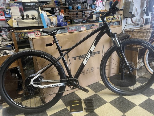 Avalanche comp moutain bike - gt,